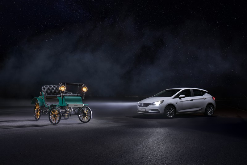 Τεχνολογία Φωτισμού για Όλους: Το Opel Astra Κάνει τη Νύχτα Μέρα