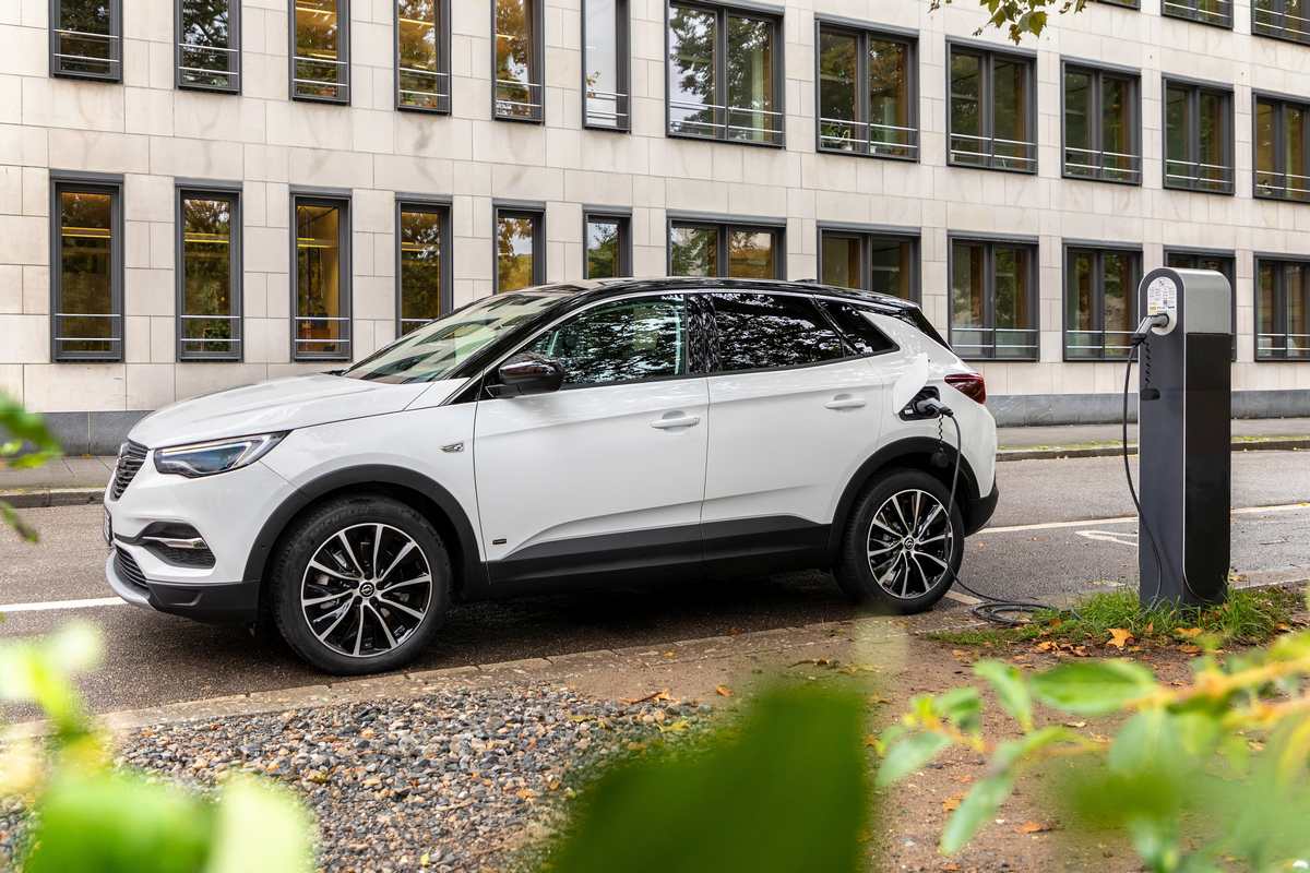Νέο Opel Grandland X Plug-in-Hybrid με Εμπρόσθια Κίνηση (FWD)